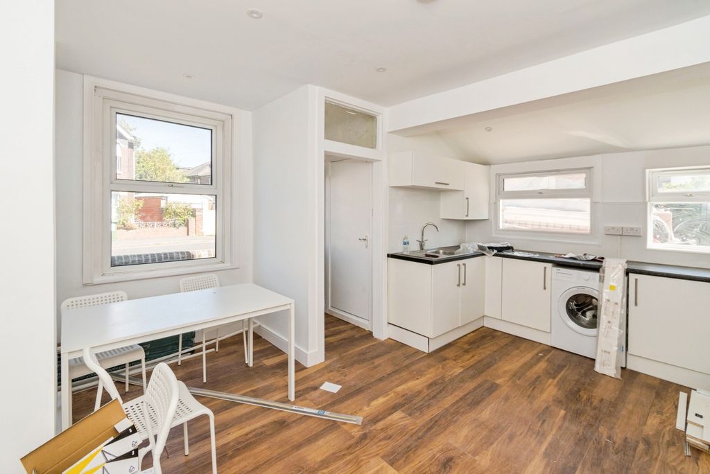 Additional image 10 of 5 bed detached house for saleHandel Terrace, Southampton, Hampshire SO15