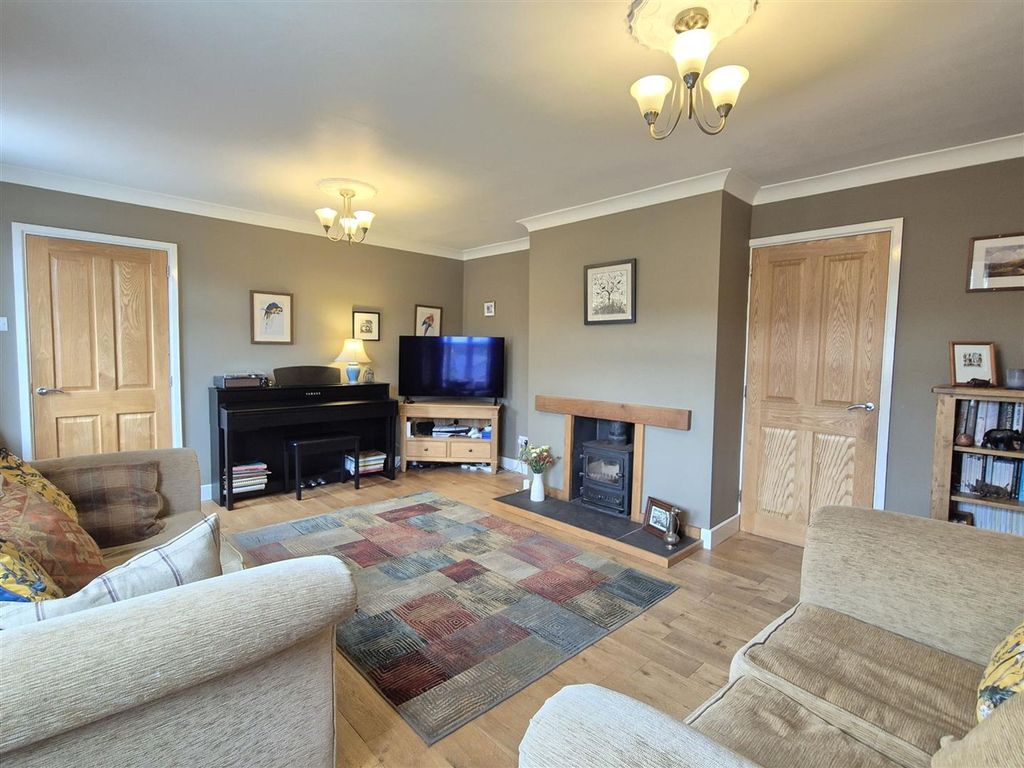 Additional image 5 of 4 bed semi-detached house for saleRedmoor Close, Market Bosworth CV13