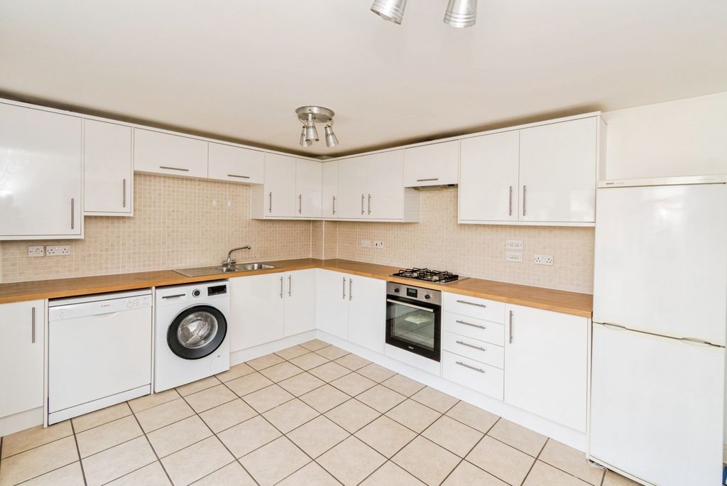 Additional image 5 of 2 bed flat for saleMarshall Square, Banister Park, Southampton, Hampshire SO15