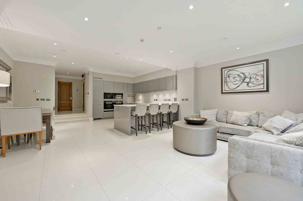 Additional image 6 of 5 bed terraced house for saleKings Road, Windsor, Berkshire SL4