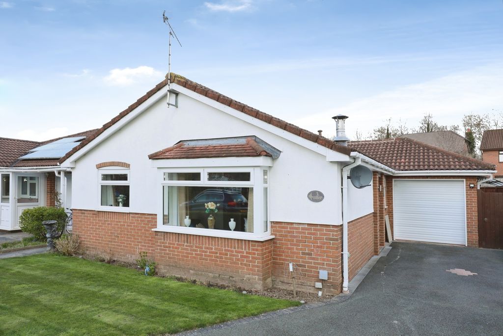 3 bed bungalow for saleRedshank Avenue, Winsford, Cheshire CW7
