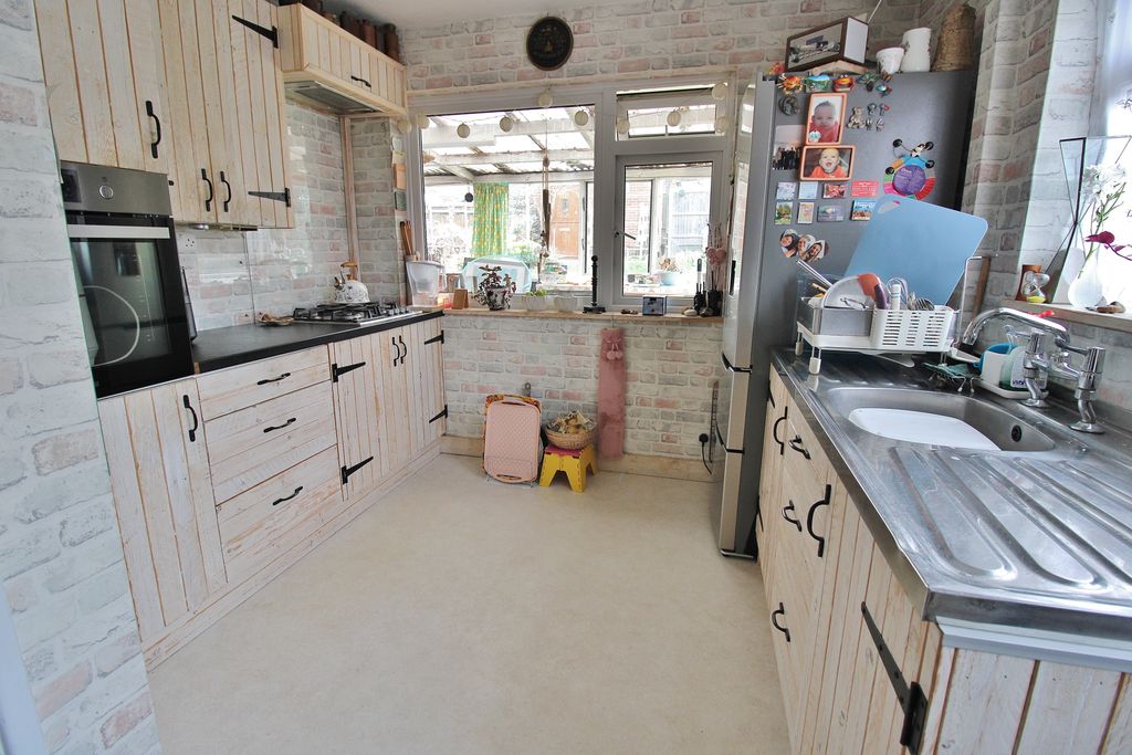 Additional image 5 of 4 bed semi-detached bungalow for saleSeaview Avenue, Portchester PO16