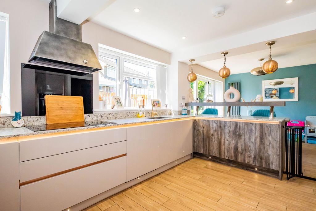 Additional image 2 of 4 bed detached house for saleBramling Avenue, Yateley, Hampshire GU46