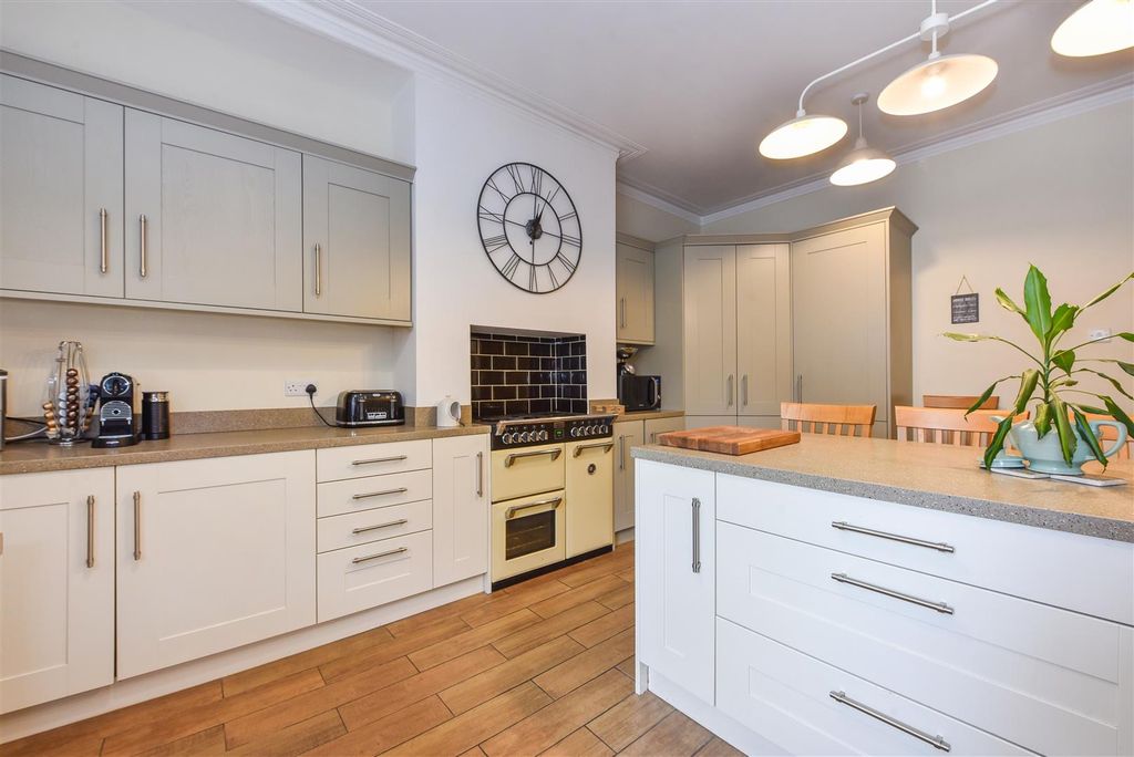 Additional image 13 of 5 bed terraced house for saleGladys Avenue, Portsmouth PO2