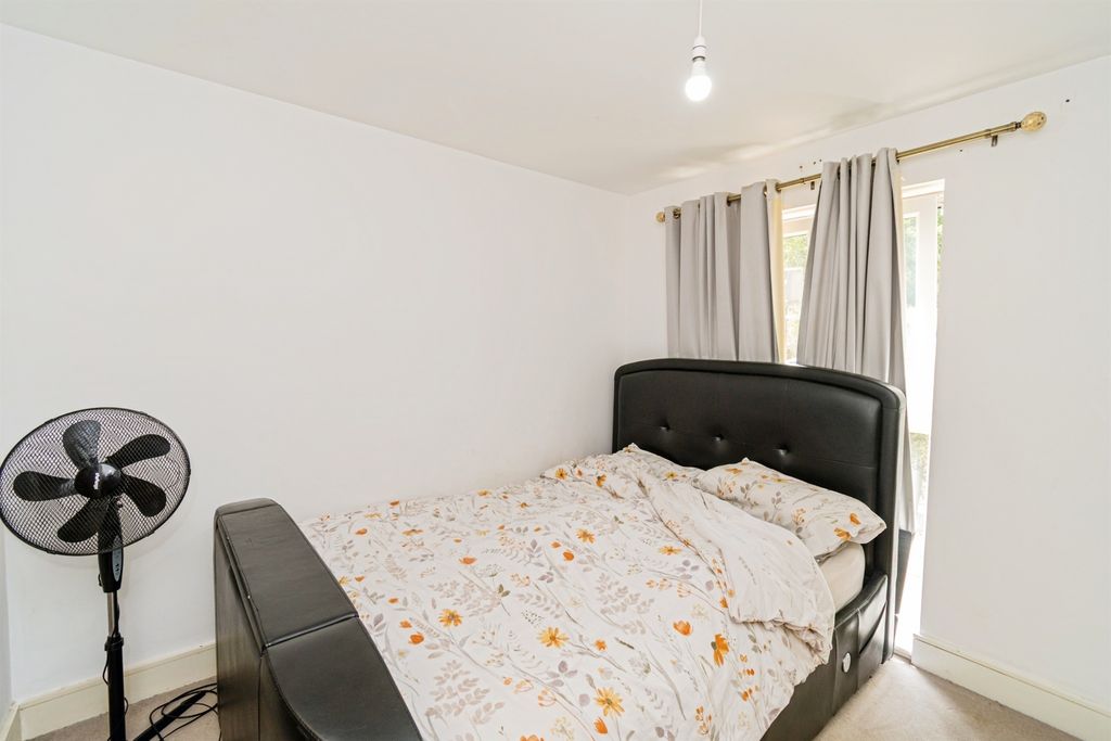 Additional image 8 of 2 bed flat for saleMeridian Way, Southampton SO14