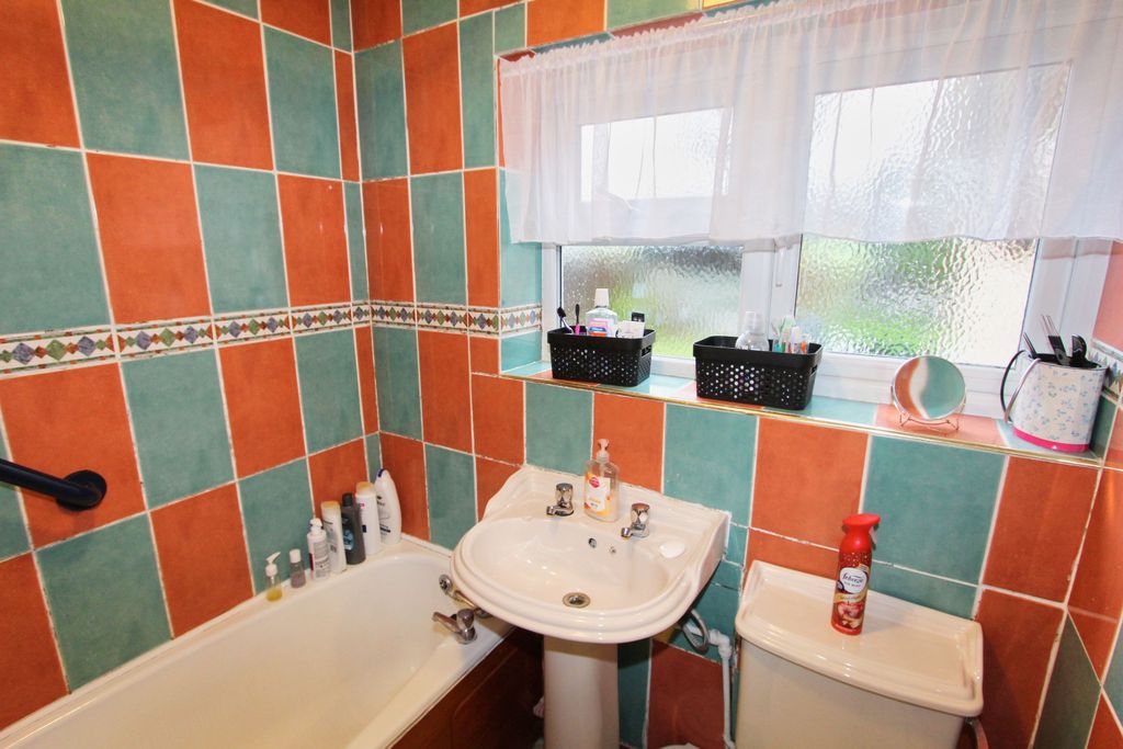 Additional image 15 of 1 bed semi-detached bungalow for saleBerryfield Road, Cottingham LE16