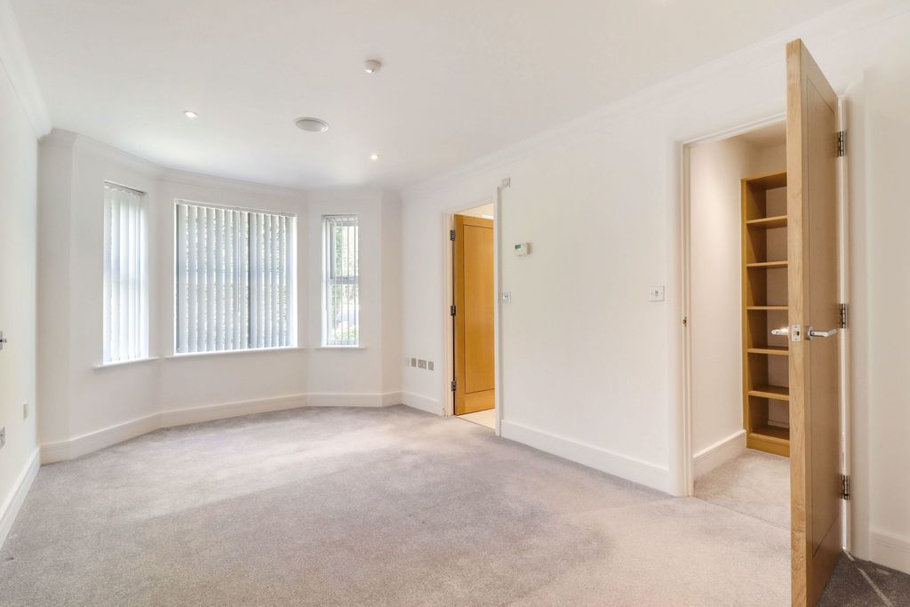 Additional image 8 of 2 bed flat for saleLondon Road, Windlesham GU20