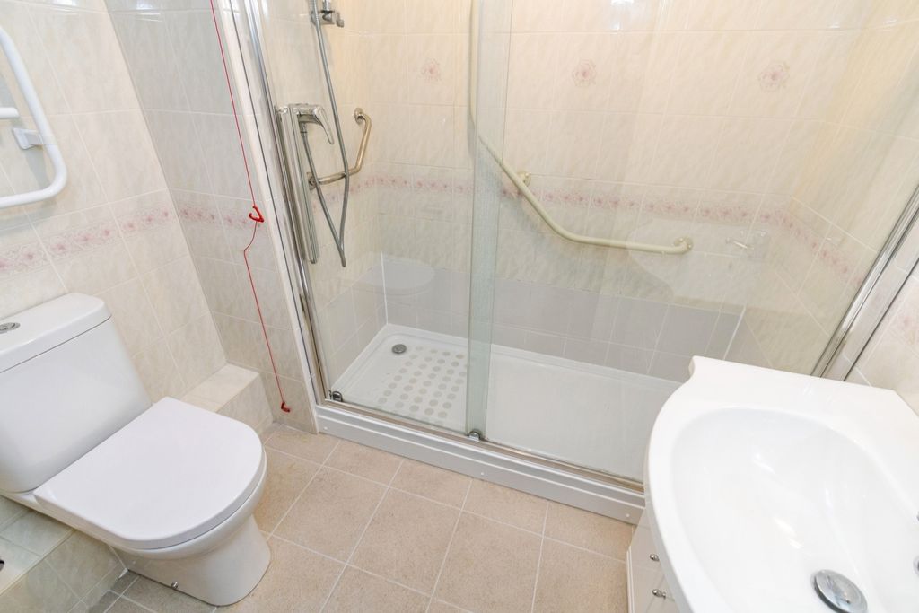 Additional image 10 of 1 bed flat for saleOakley Road, Southampton, Hampshire SO16