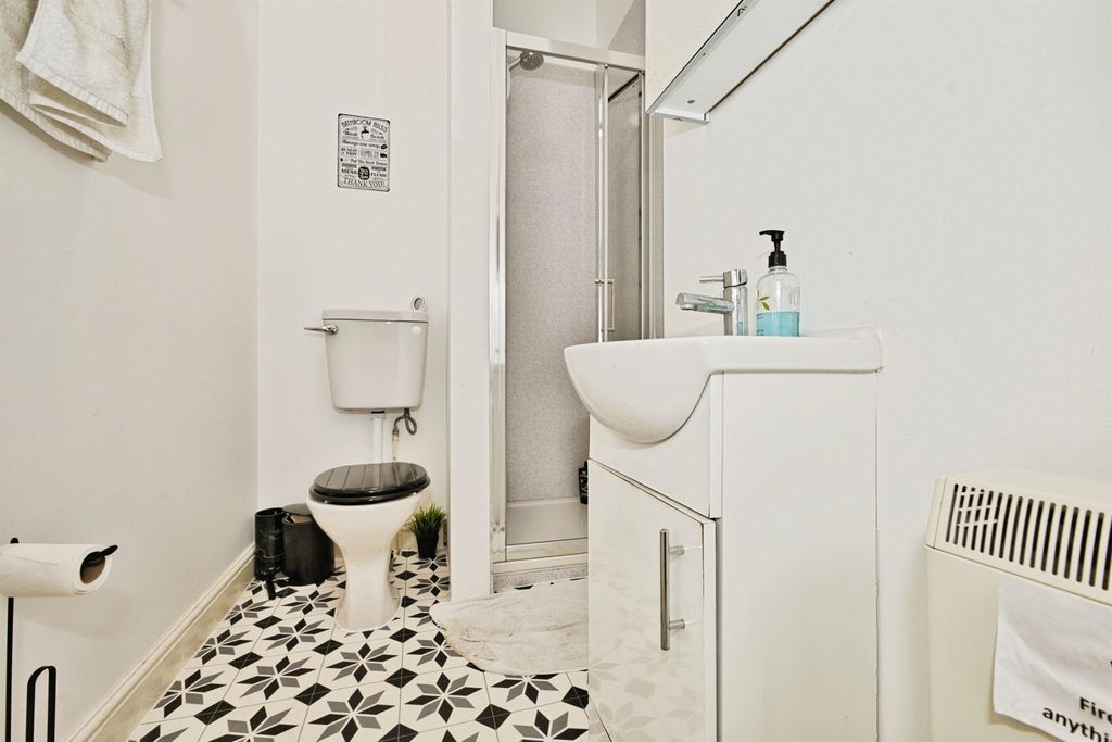Additional image 13 of 4 bed flat for saleMiddle Street, Yeovil BA20