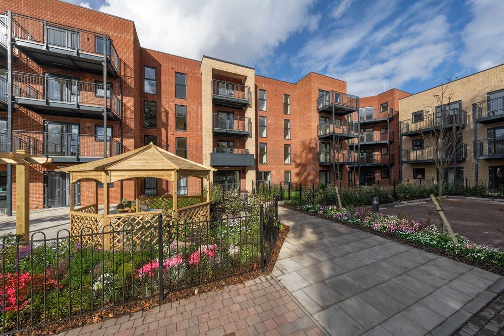 Additional image 10 of 2 bed flat for saleBanister Road, Southampton, Hampshire SO15