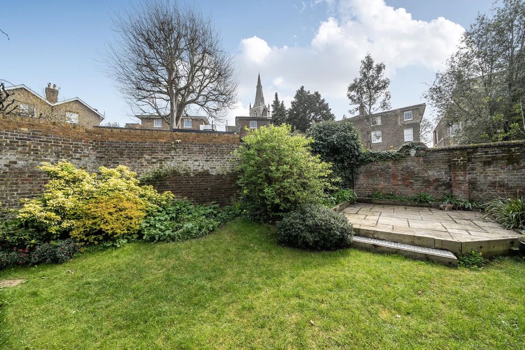 Additional image 8 of 2 bed maisonette for saleDorset Road, Windsor SL4