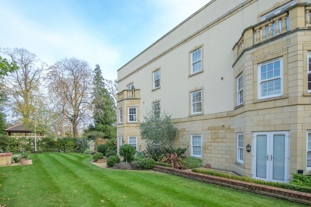Additional image 9 of 2 bed flat for saleButtercross Lane, Witney OX28
