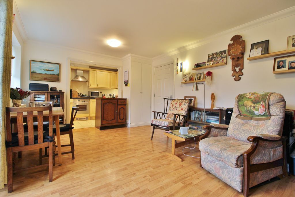 Additional image 5 of 2 bed flat for saleBransbury Mews, 161 Henderson Road, Southsea PO4