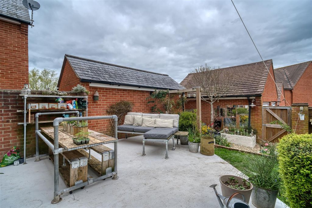 Additional image 5 of 3 bed semi-detached house for saleBayfields, Gillingham SP8