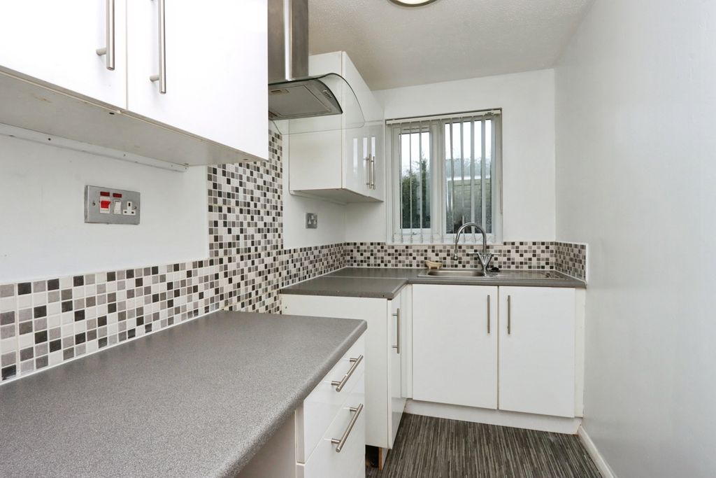 1 bed flat for saleFoxcroft Chase, Killamarsh, Sheffield, Derbyshire S21 photo 5