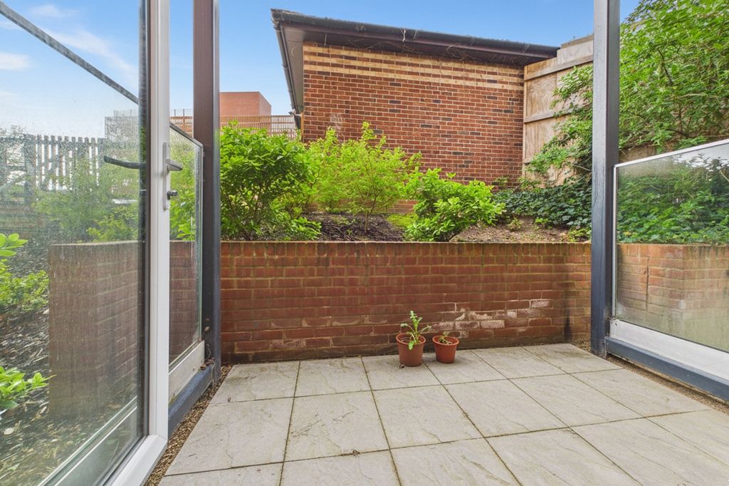 Additional image 8 of 3 bed flat for saleWellington Road, Wokingham, Berkshire RG40