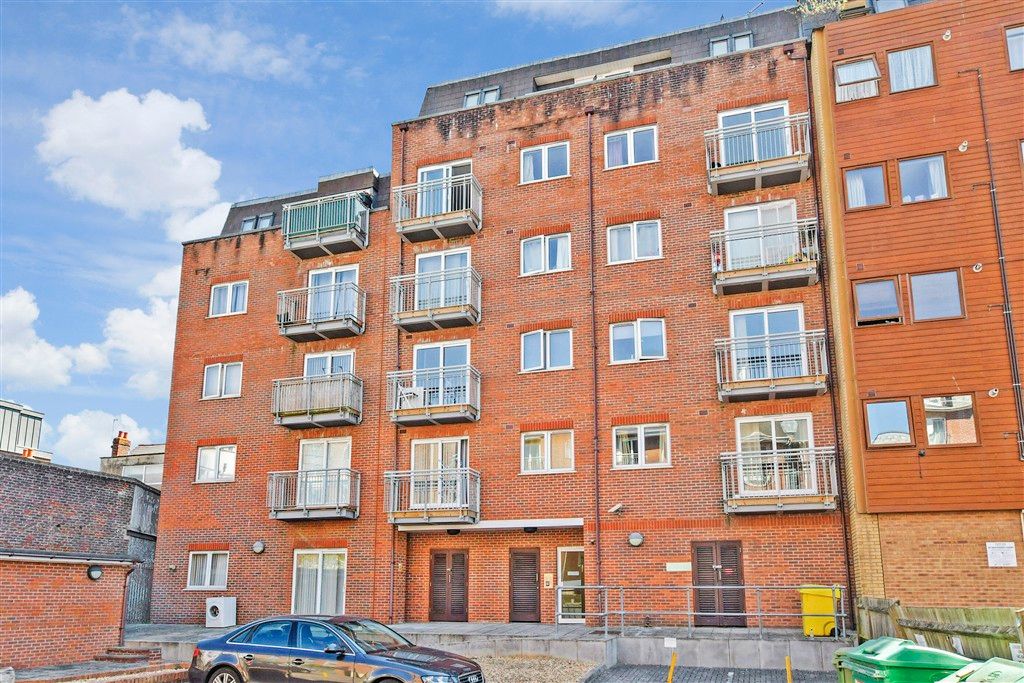 2 bed flat for saleHigh Street, Cosham, Portsmouth, Hampshire PO6
