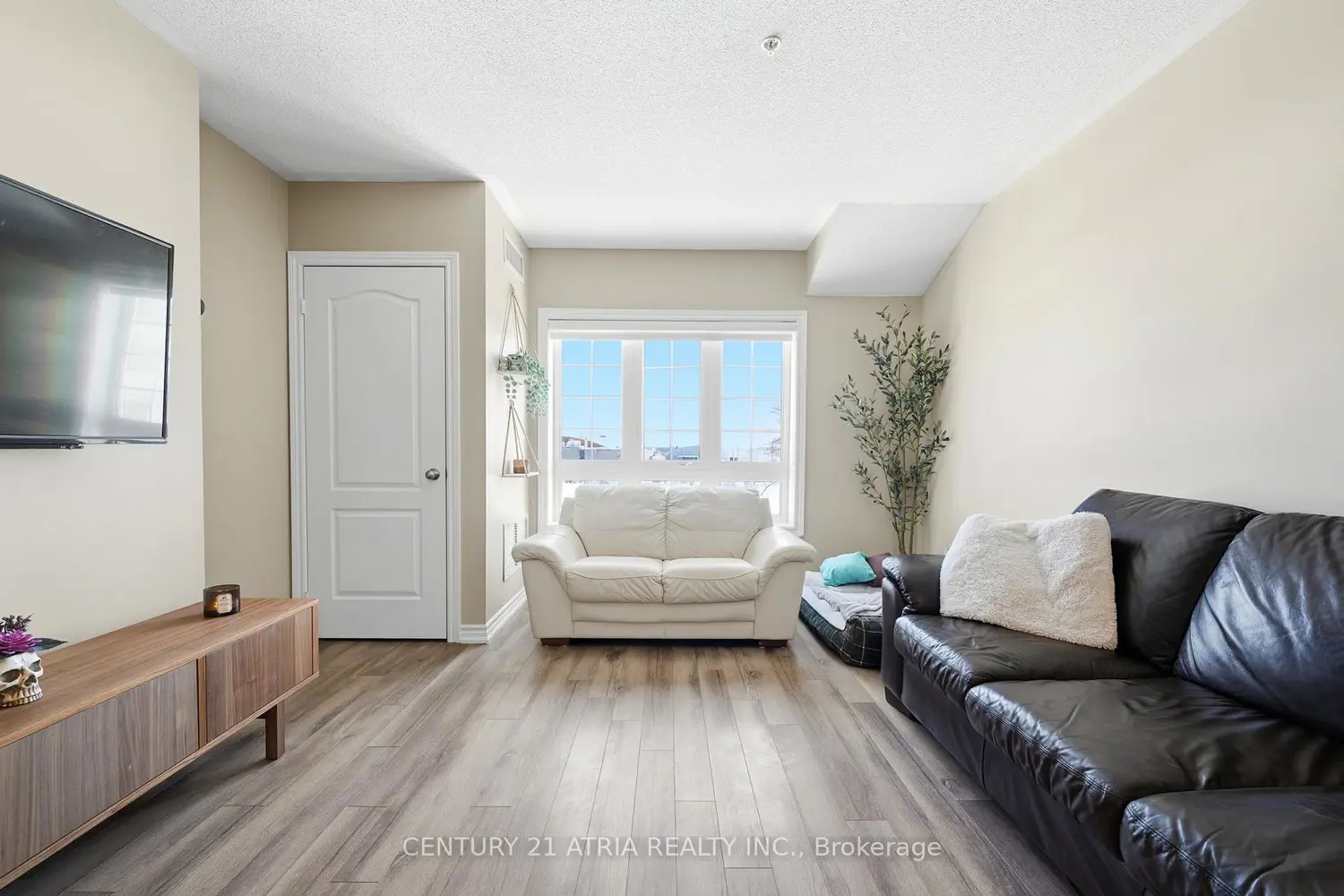 Additional image 13 of 112 Simcoe Road 213