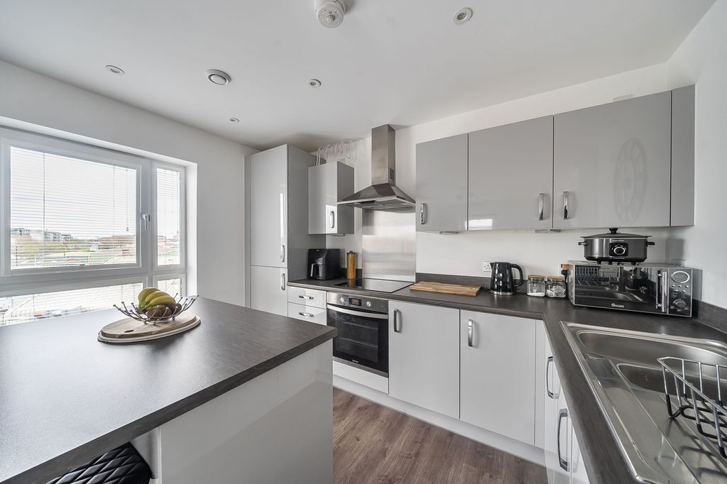 Additional image 5 of 2 bed flat for saleThomas Blake Avenue, Southampton SO14