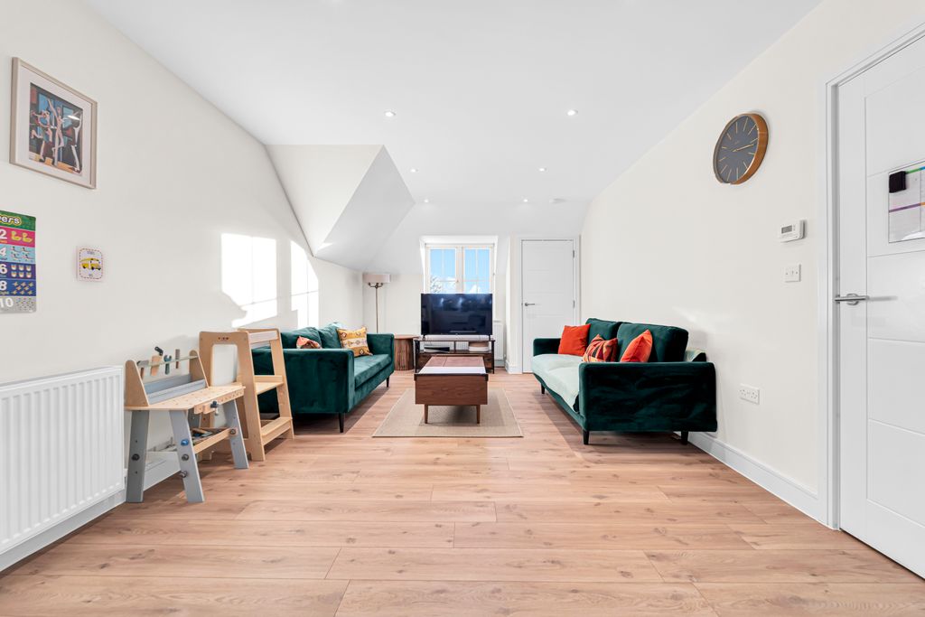 Additional image 13 of 2 bed flat for saleGatehouse Close, Ashford TW15