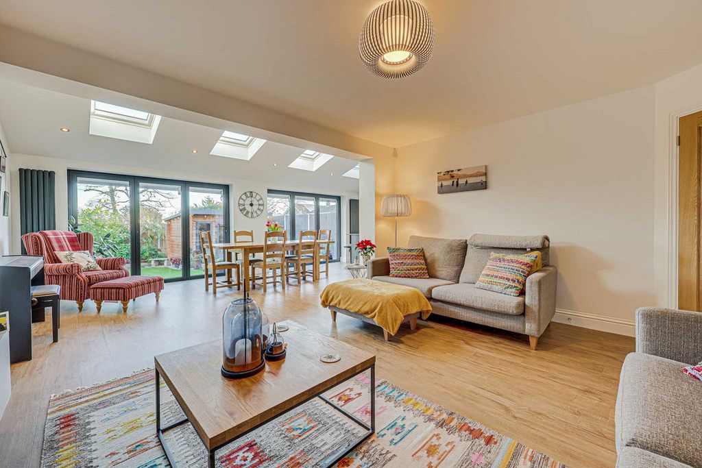 Additional image 4 of 4 bed detached house for saleCharters Court, Wickford SS11