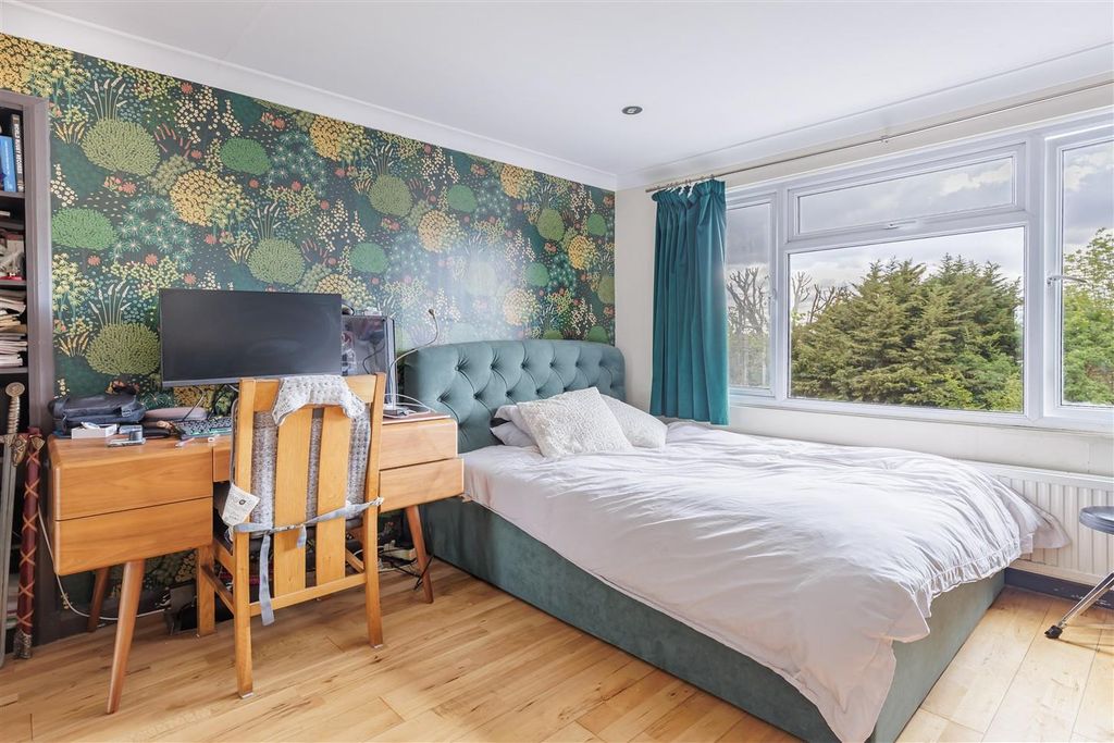 Additional image 21 of 5 bed semi-detached house for saleQueens Avenue, Woodford Green IG8