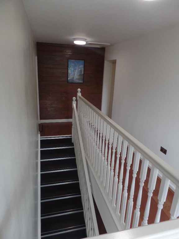 2 bed flat for saleRosehill, Willenhall WV13 photo 2