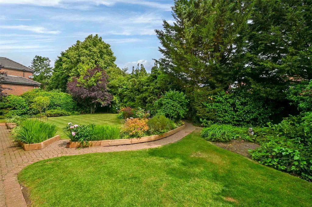 Additional image 16 of 5 bed detached house for saleIllingworth, Windsor, Berkshire SL4