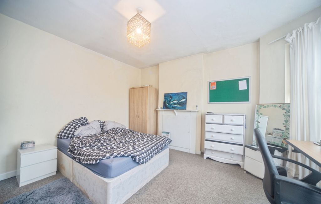 Additional image 8 of 4 bed semi-detached house for saleDevonshire Road, Southampton SO15