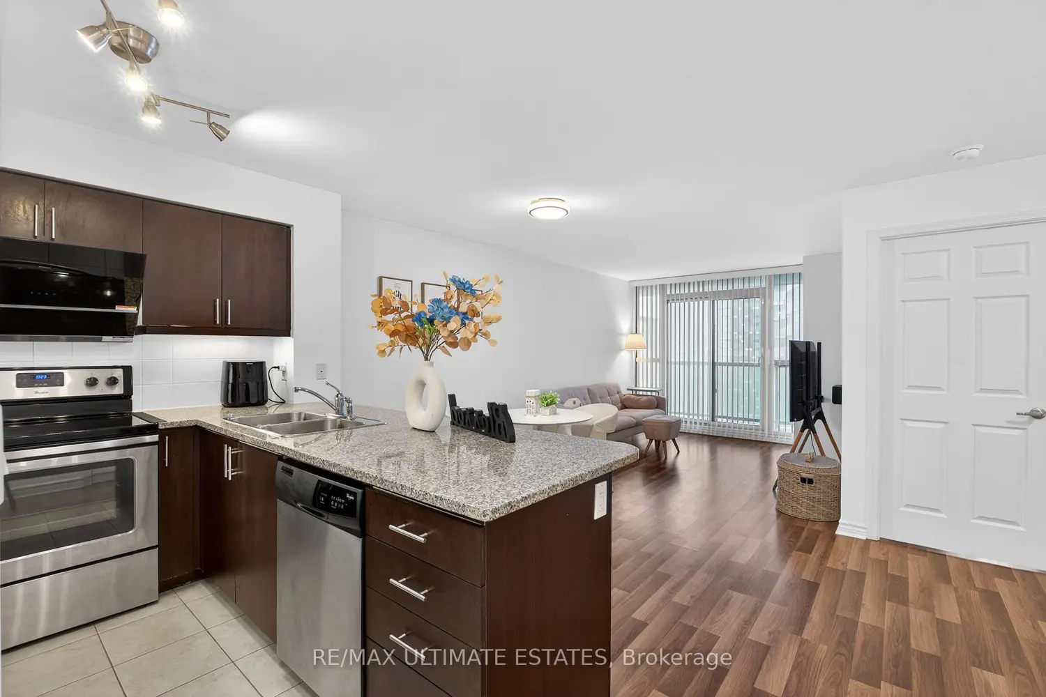 Additional image 7 of 19 Grand Trunk Crescent 2205