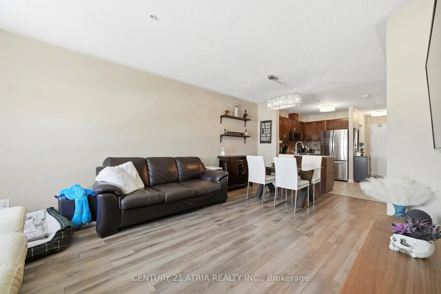 Additional image 14 of 112 Simcoe Road 213