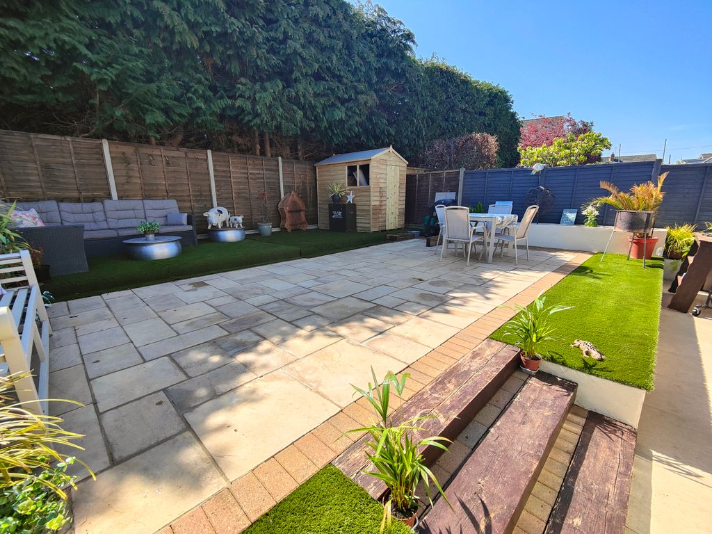 Additional image 21 of 4 bed semi-detached house for saleIves Close, Yateley, Hampshire GU46
