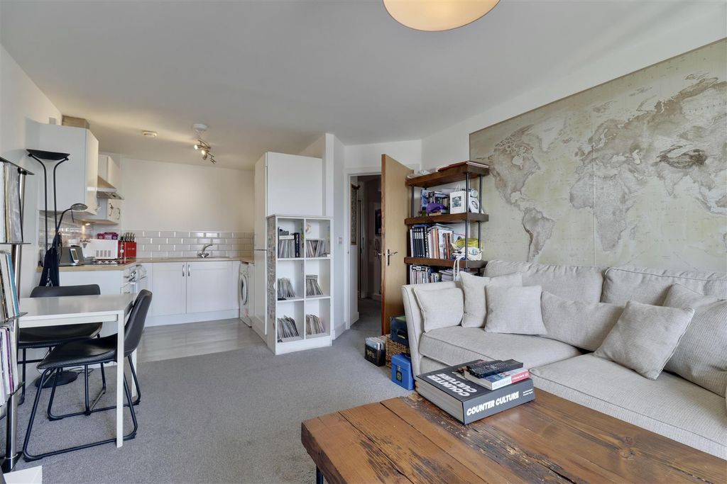 Additional image 4 of 2 bed flat for saleFratton Way, Southsea PO4