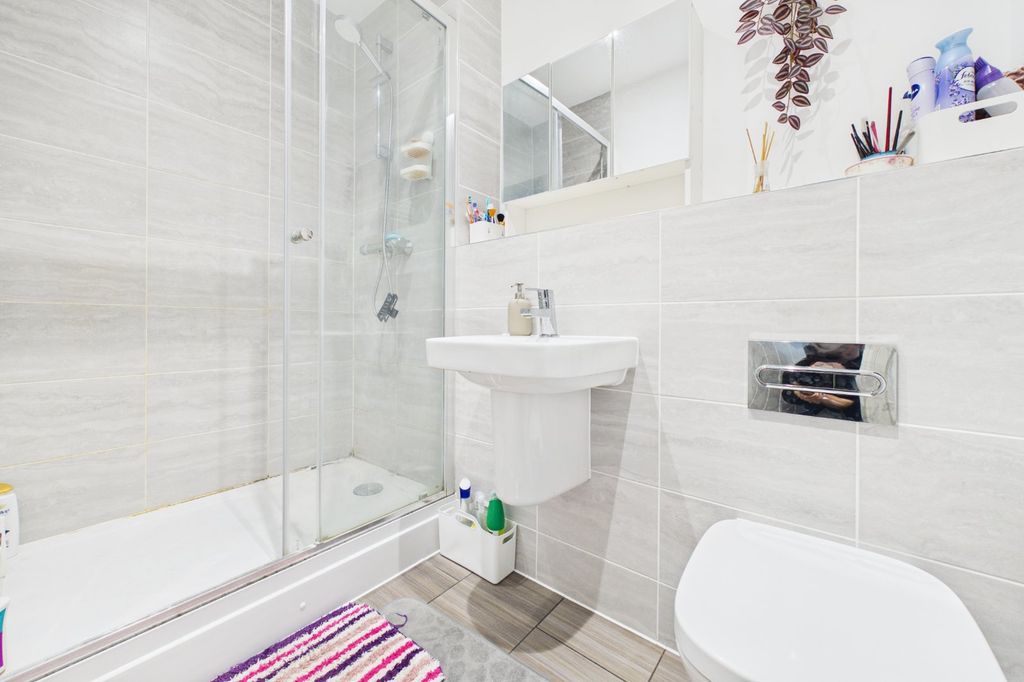 Additional image 5 of 3 bed flat for saleWellington Road, Wokingham, Berkshire RG40