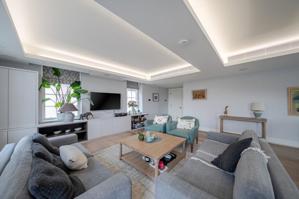 Additional image 3 of 2 bed flat for saleRichmond Hill, Richmond TW10