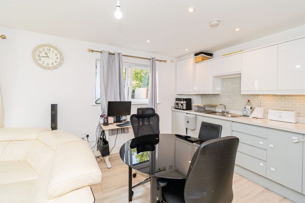 Additional image 4 of 2 bed flat for saleMeridian Way, Southampton SO14