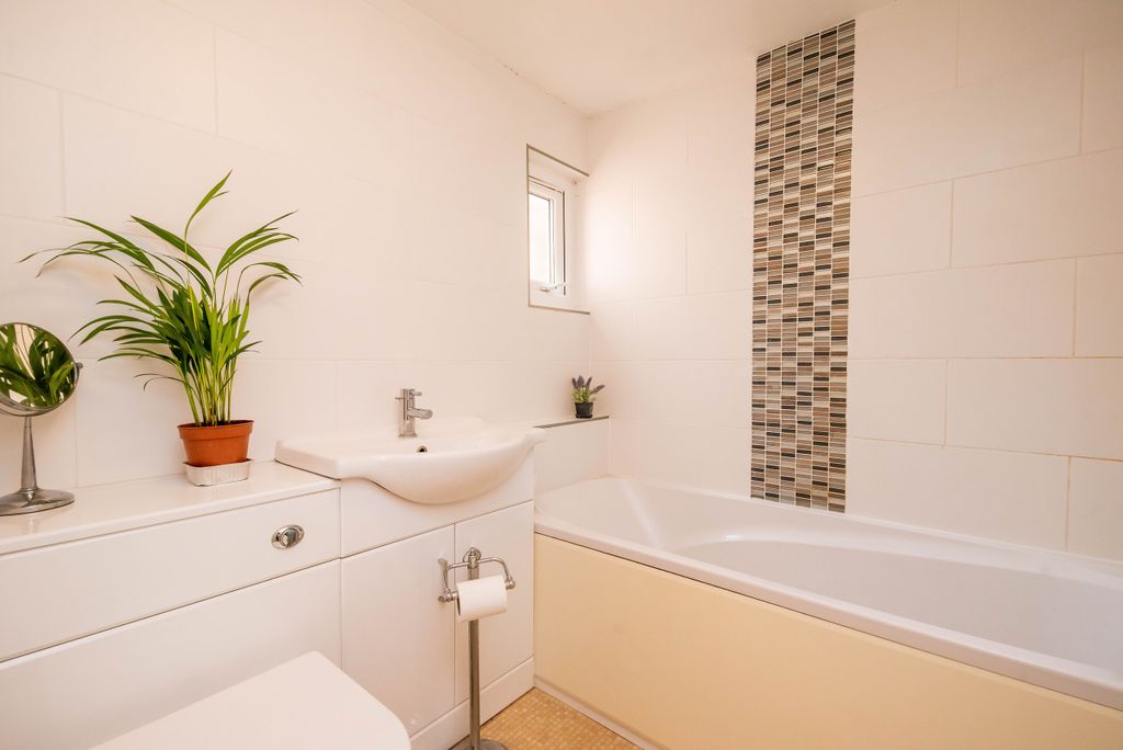 Additional image 9 of 4 bed semi-detached house for saleIves Close, Yateley, Hampshire GU46