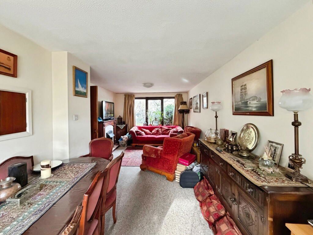 Additional image 2 of 3 bed semi-detached house for saleDunvegan Drive, Southampton SO16