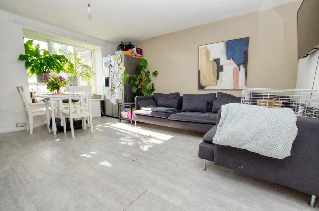 Additional image 3 of 3 bed flat for saleThe Oaks, Southampton SO19