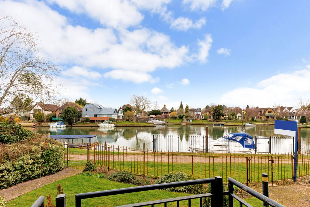 Additional image 3 of 2 bed flat for saleWindsor Road, Windsor SL4