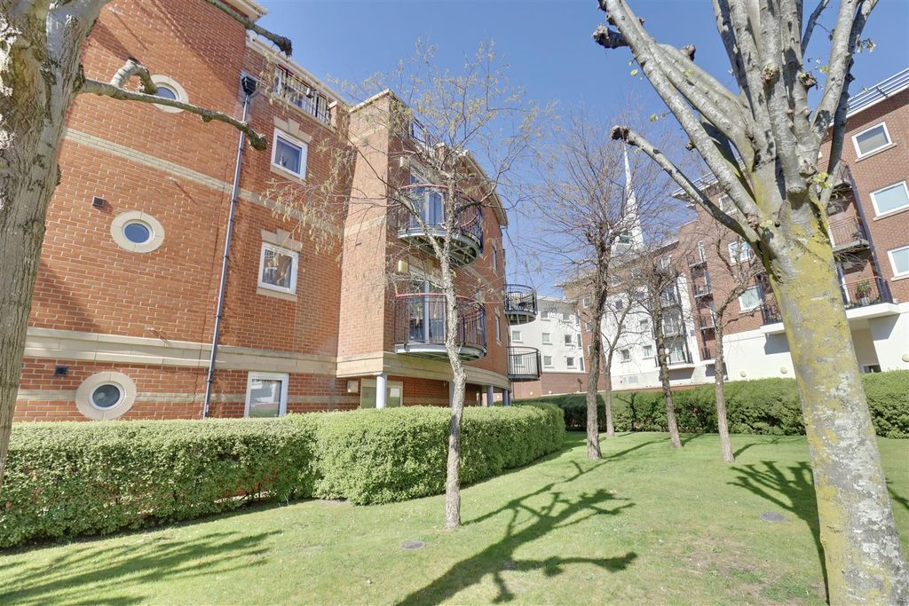Additional image 14 of 1 bed flat for saleGunwharf Quays, Portsmouth PO1