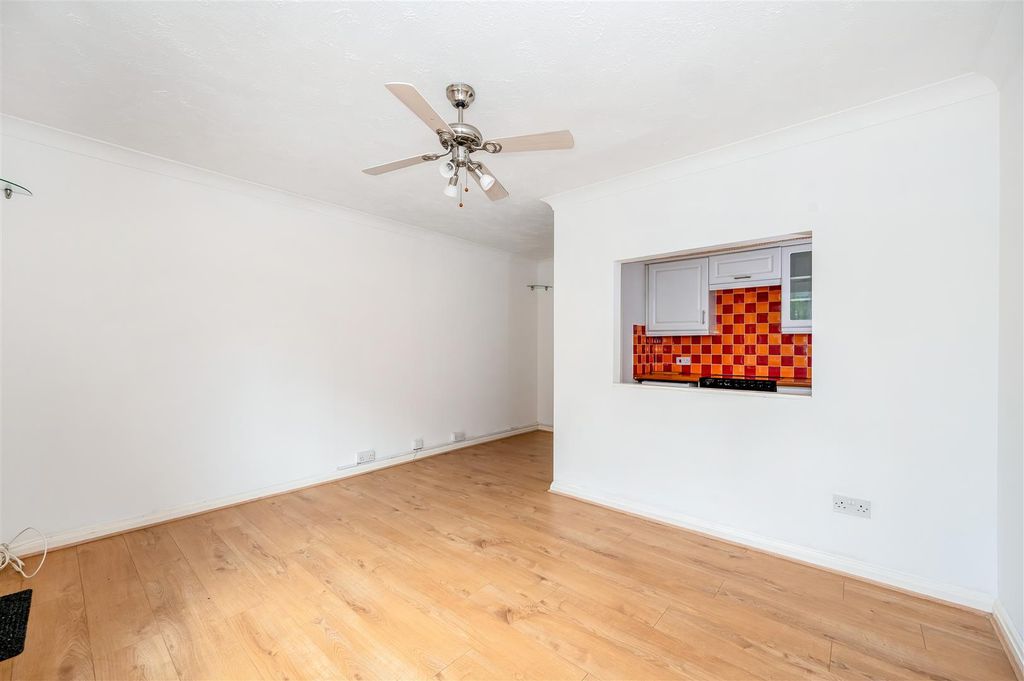 Additional image 5 of 1 bed flat for saleHazel Court, Goldsmith Avenue, Southsea PO4