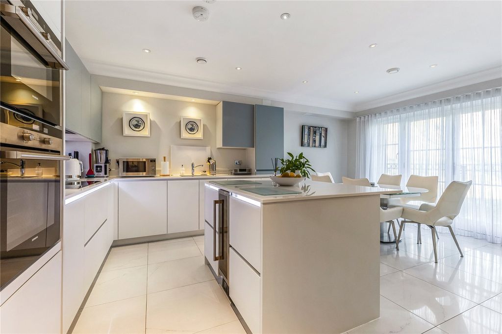 Additional image 2 of 2 bed flat for saleDevenish Road, Sunningdale, Berkshire SL5