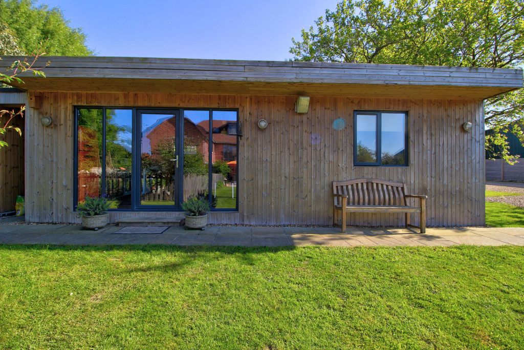 Additional image 31 of 6 bed detached house for saleThe Vale, Wokingham RG40