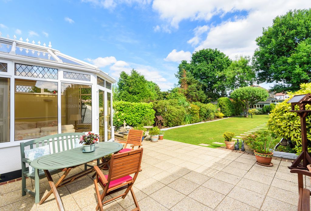 Additional image 2 of 3 bed semi-detached house for saleForest Side, Worcester Park KT4