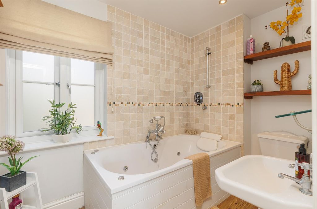 Additional image 13 of 6 bed detached house for saleCarisbrooke, Isle Of Wight PO30