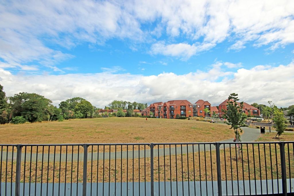 Additional image 7 of 2 bed flat for sale5 Pitcher Lane, Ashford TW15