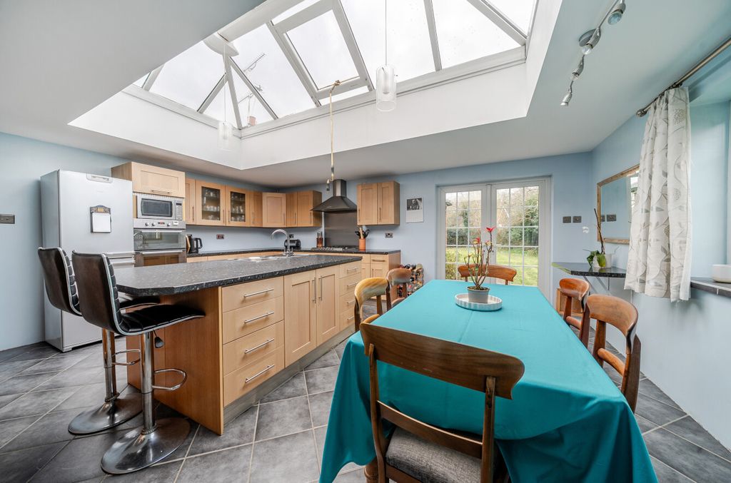 4 bed bungalow for saleMoulsham Lane, Yateley, Hampshire GU46
