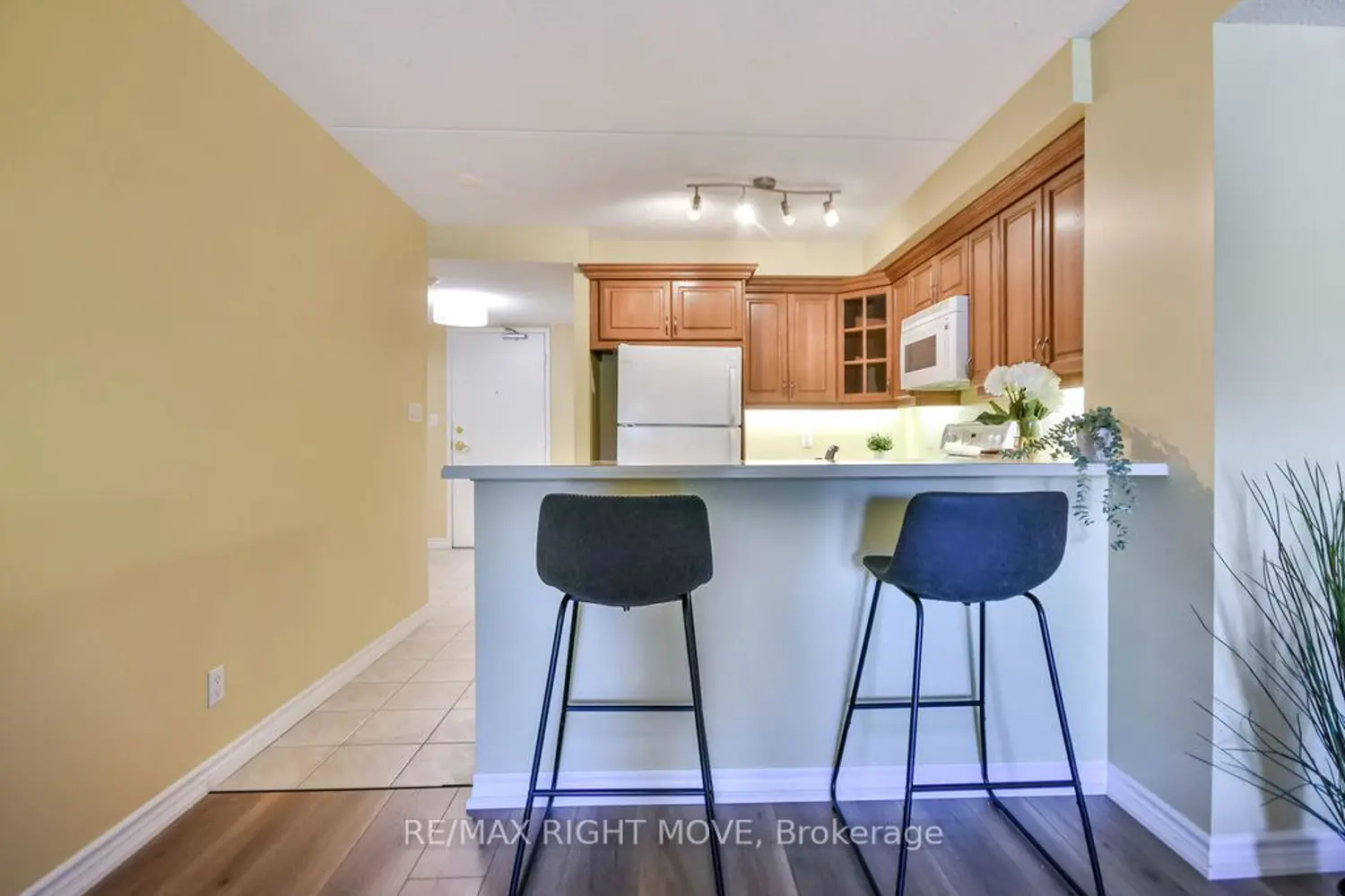 Additional image 8 of 486 Laclie Street 313