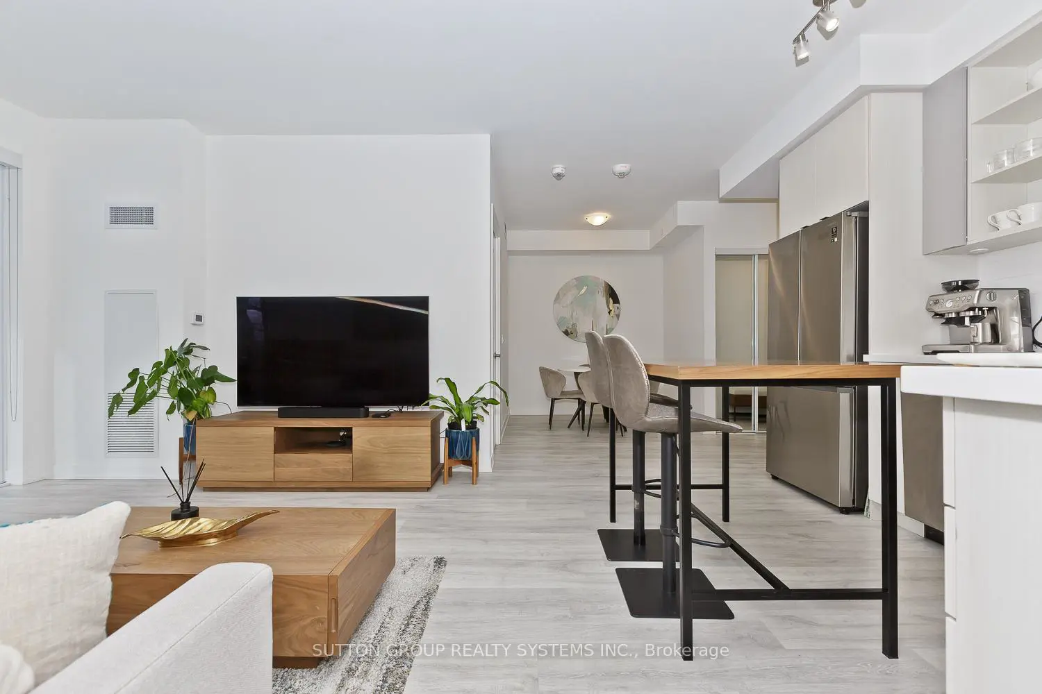 Additional image 8 of 4655 Metcalfe Avenue 1409